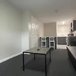 Hosted By Ryan - 1 Bedroom Apartment