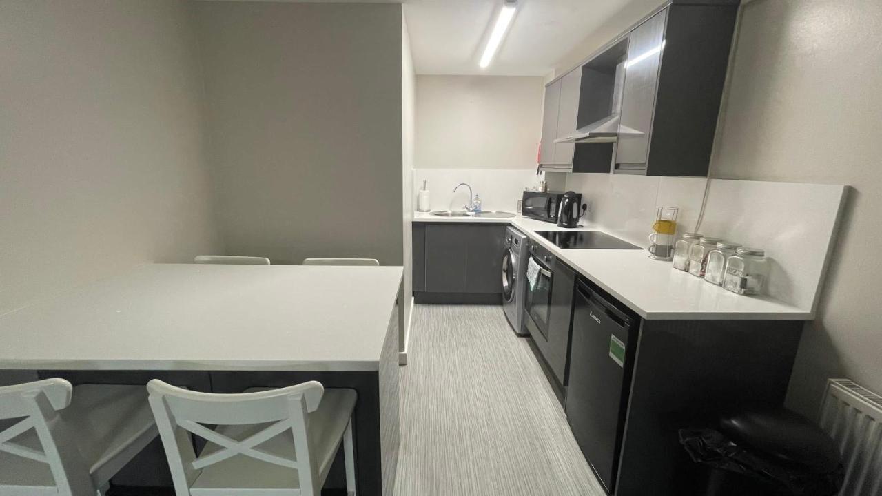 Hosted By Ryan - 1 Bedroom *