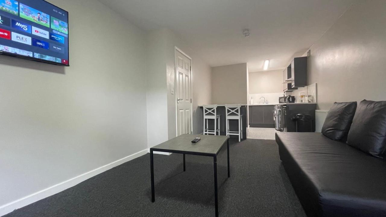 Apartment Hosted By Ryan - 1 Bedroom *